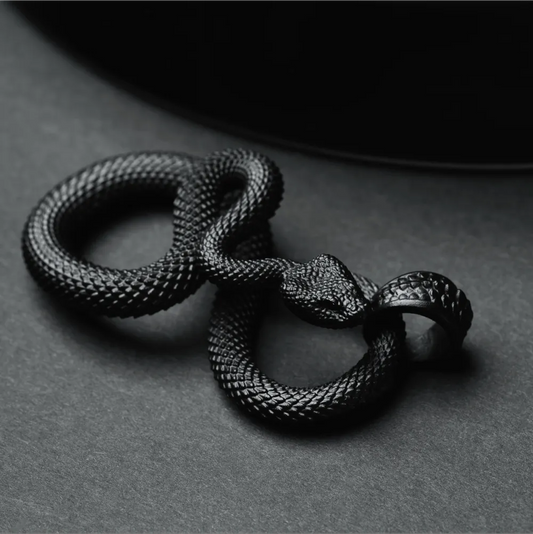 Blackened Snake Keychain Details 01