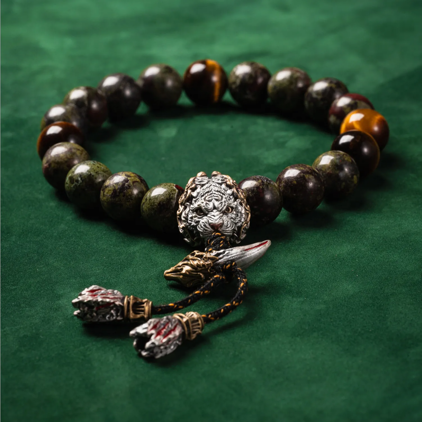 Bloodfang_Tiger_Bracelet Details 08