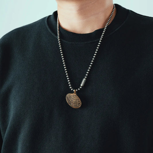 Brass Shell Pendant Details 01