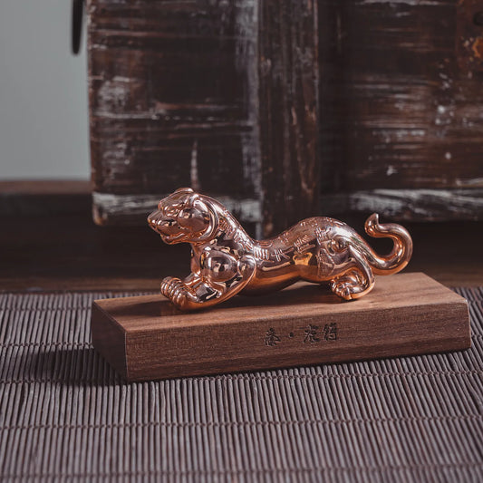 Amber Bass Tiger Talisman Ornamenet Details 02