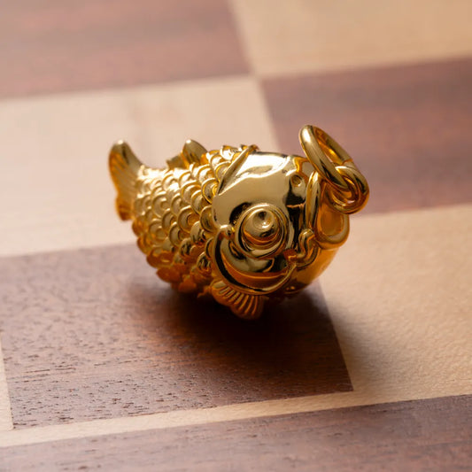 Customized 18k Gold Koi Fidget Pendant details 02 1