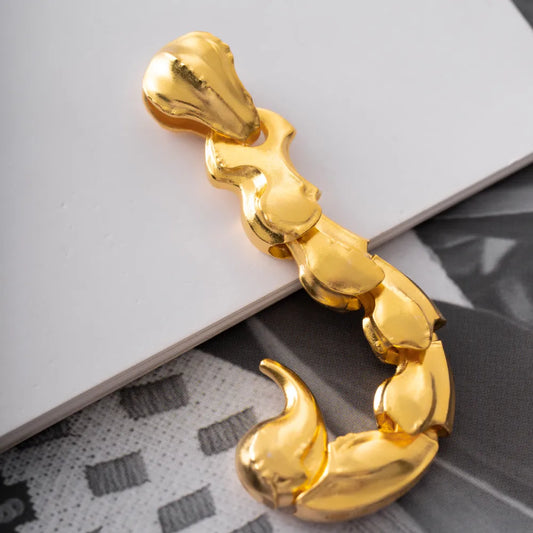 Customized Gold Scorpion Tail Pendant Details 04