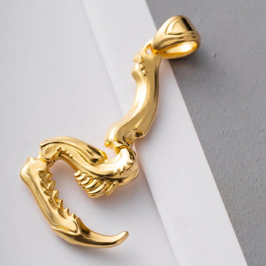 Customized Gold Vermeil Praying Mantis Claw Pendant Details 01