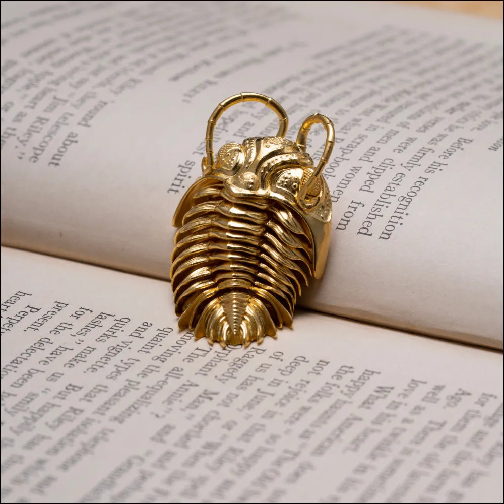 Customized Gold Vermeil Trilobite Kinetic Pendant Details 05