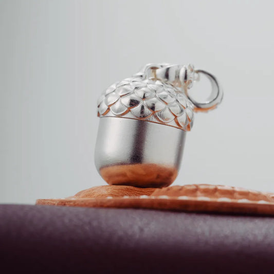 Customized Silver Acorn Capsule Pendant Details 02