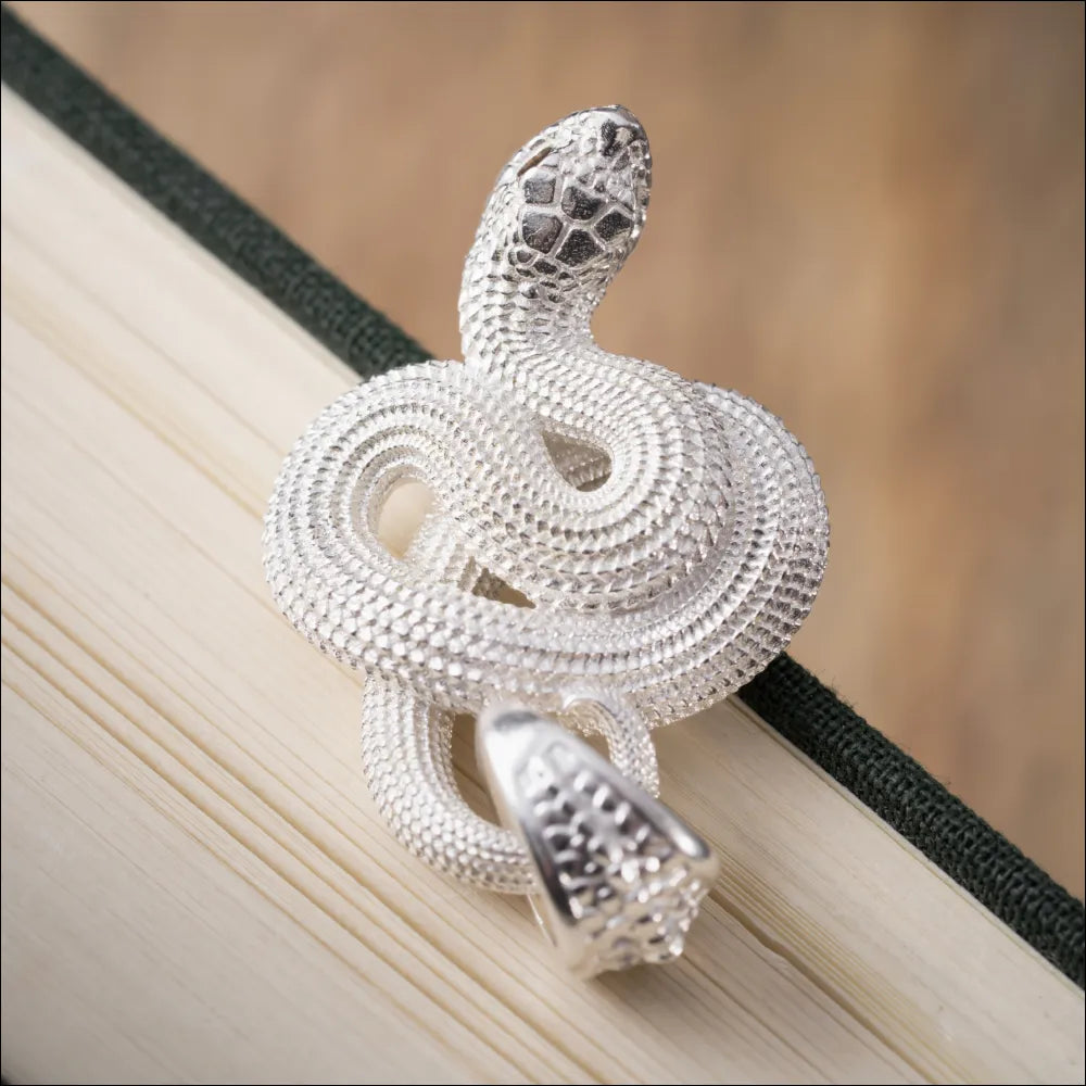 Customized Platium Hognose Snake Pendant Details 06