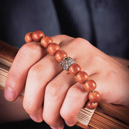 Kui Niu Bead Bracelet Details 01Kui Niu Bead Bracelet Details 02