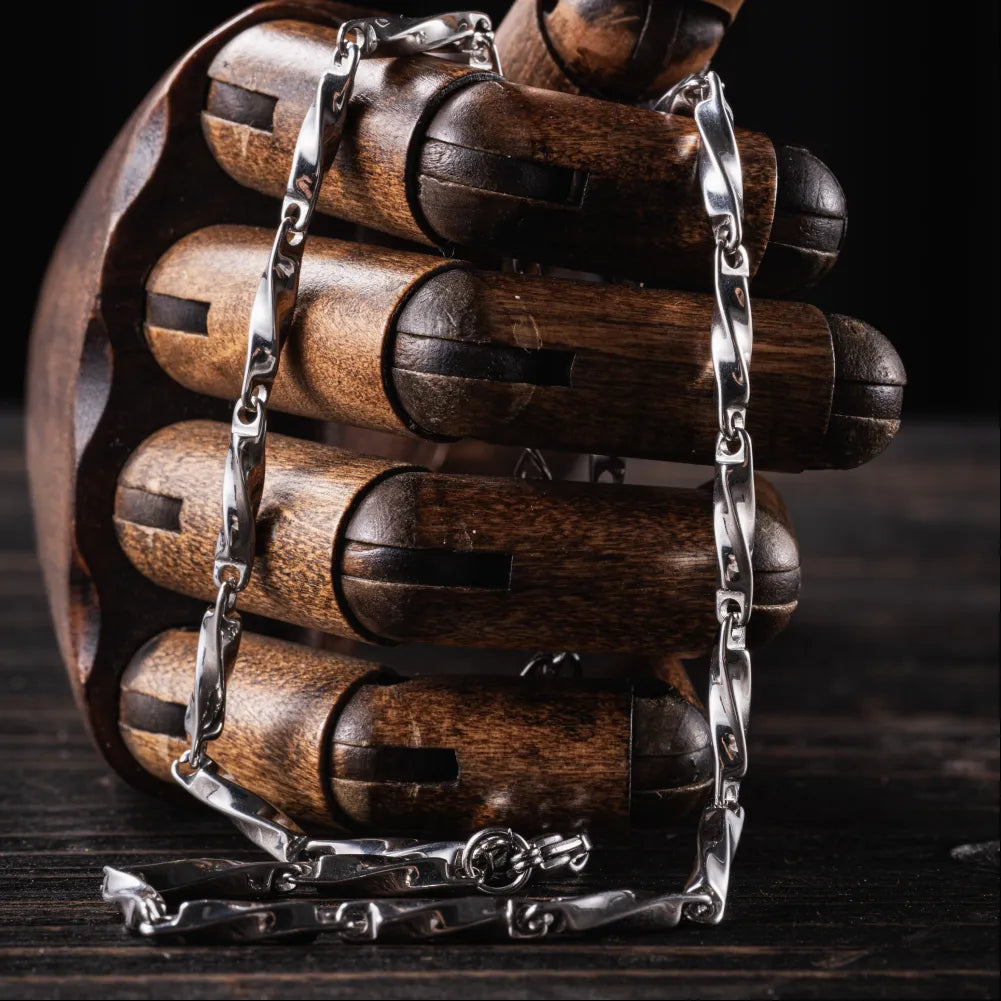 Mobius Chain Necklace Details 06