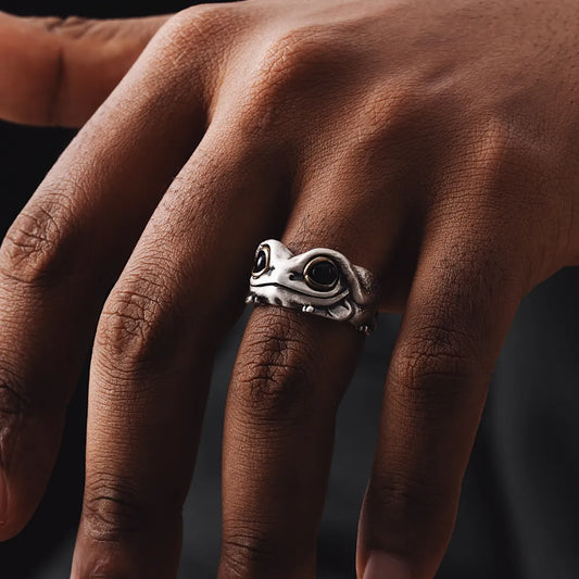 Ox Silver Tree Frog Ring Details 02