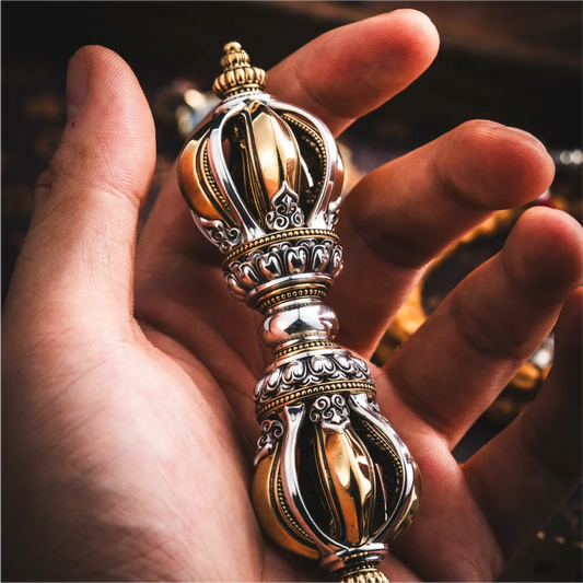 Ox.Silver And Brass Palm Vajra Relic Details 02