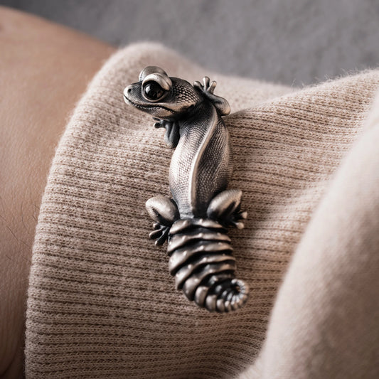 Oxidized Silver Know Tail Gecko Brooch Details 02