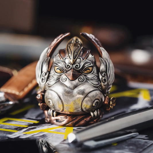 Oxidized Silver Magpie Phone Stand Holder Details 05