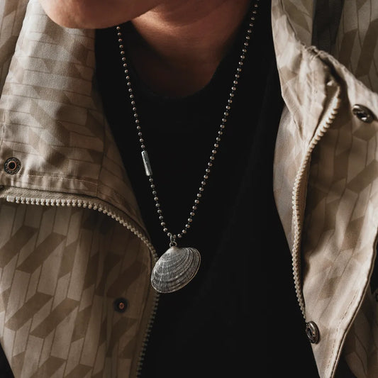 Oxidized Silver Shell Pendant Details 01