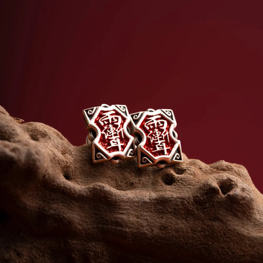 Rain Amulet Stud Earrings Details 01