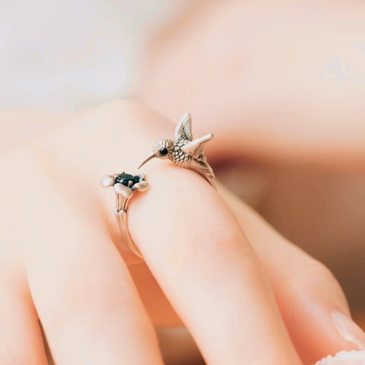 Oxidized Silver Hummingbird Ring Details 01