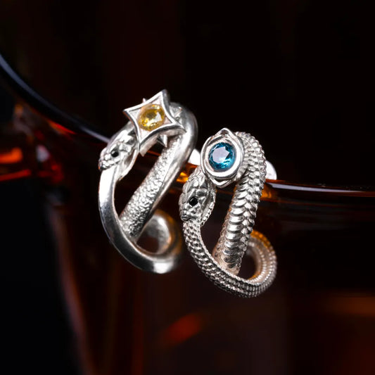 Silver Ouroboros Studs Details 01