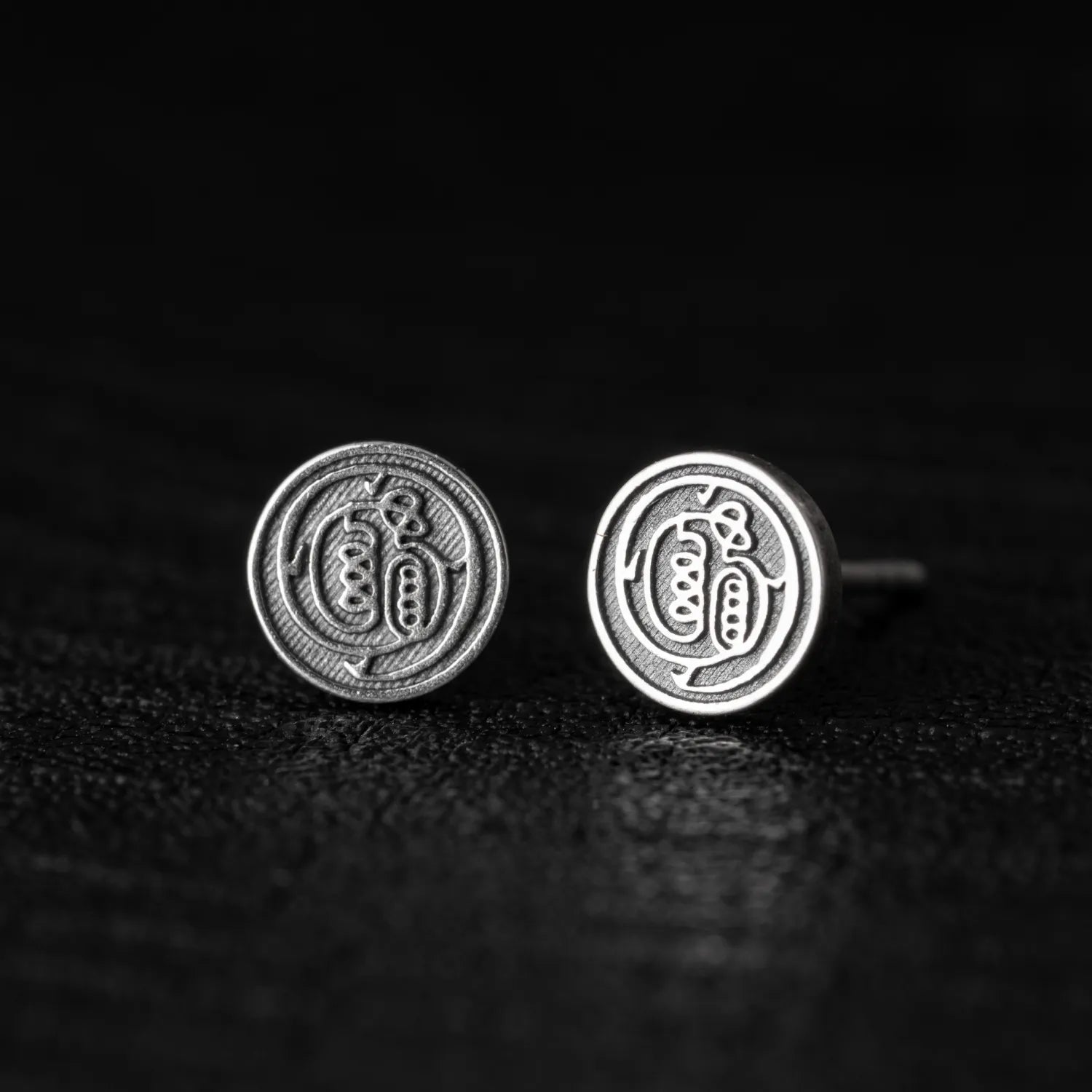 Taoist Bun Top of Head: A Symbol of Spiritual Harmony and Wisdom