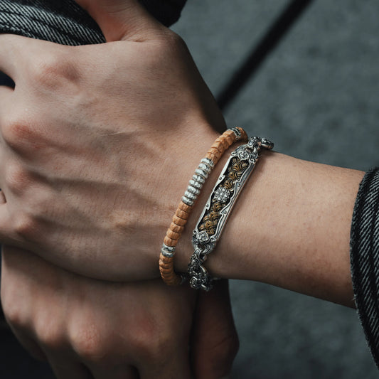 Large Wealth Bracelet Details 02