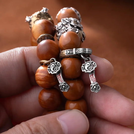 Ruyi Charm Pendant detail view 02