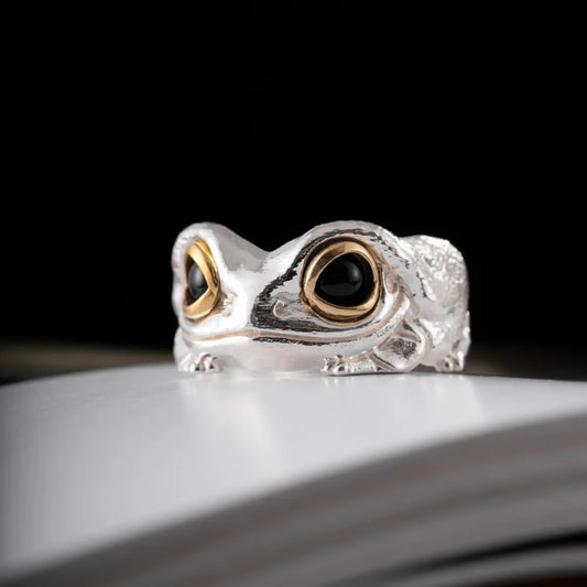 Silver Tree Frog Ring Details 02