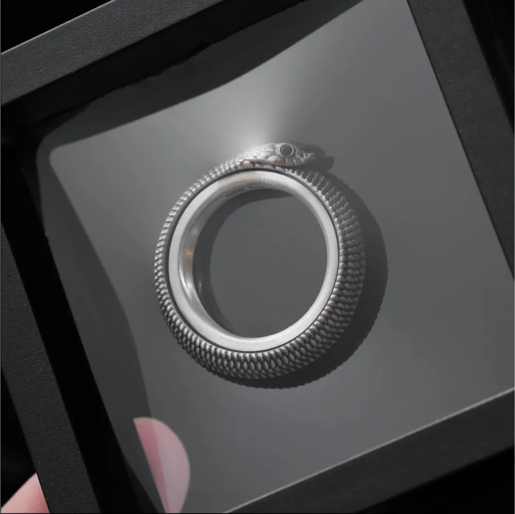 3D Floating Display Case Details 04