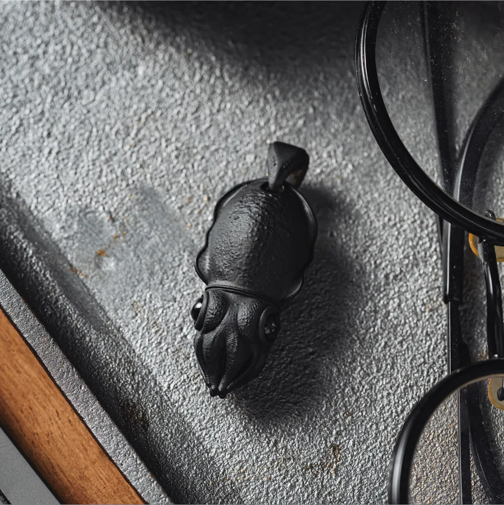 Blackened Cuttlefish Box Opener Pendant Details 01