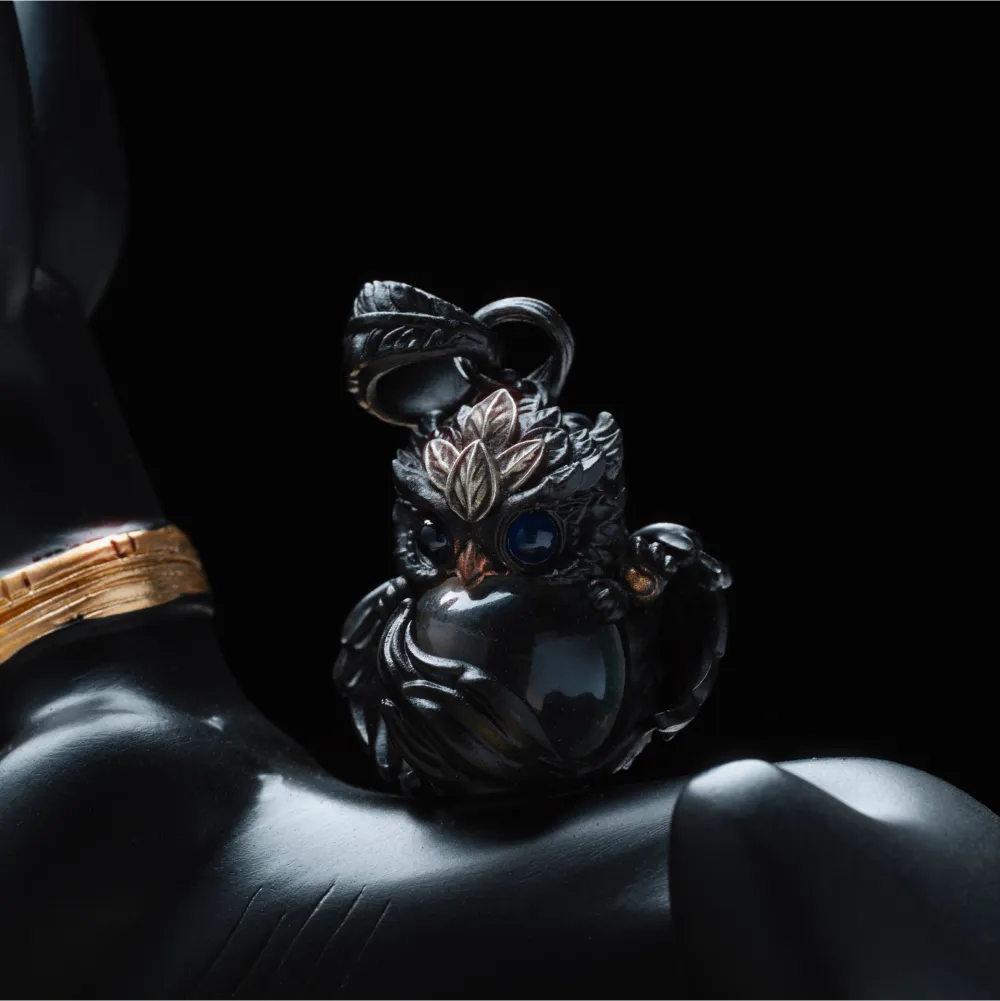 Blackened Griffin Pendant Details 01