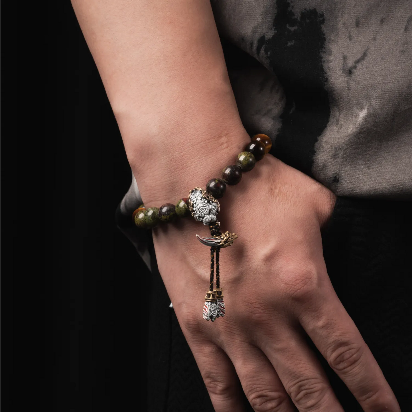 Bloodfang_Tiger_Bracelet Details 03