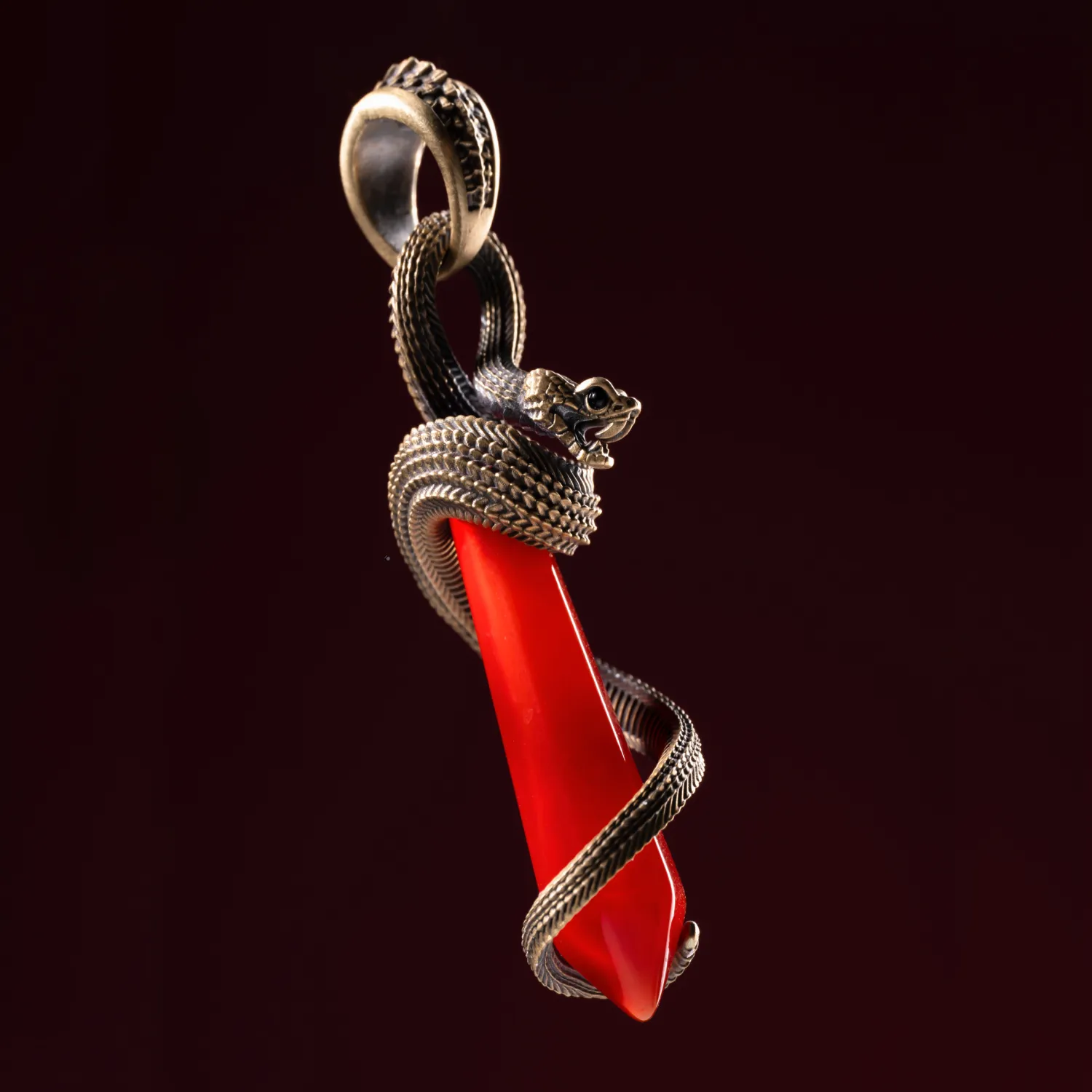 Brass Venoms Heart Pendant Details 01