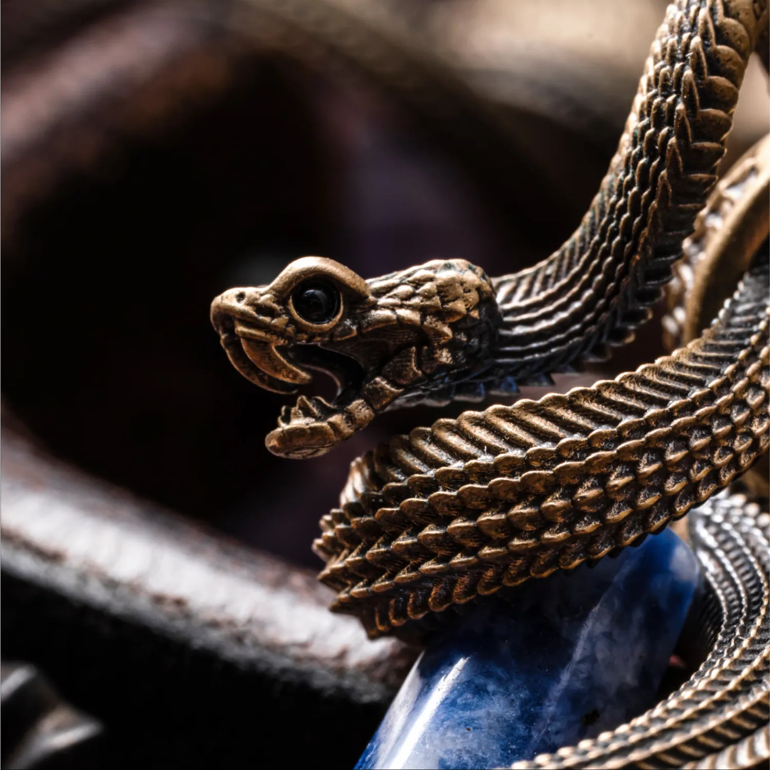 Brass Venoms Heart Pendant Details 04