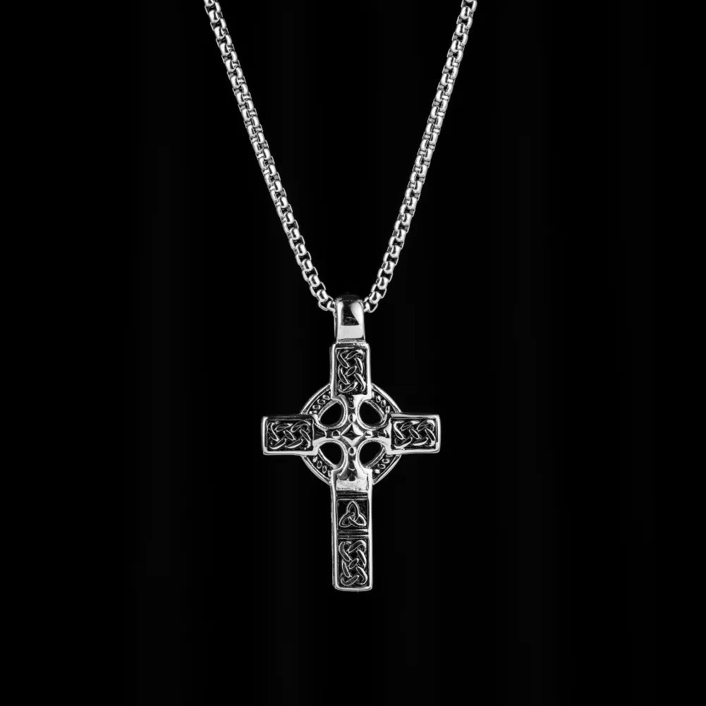 Celtic Knot Cross Pendant Details 01