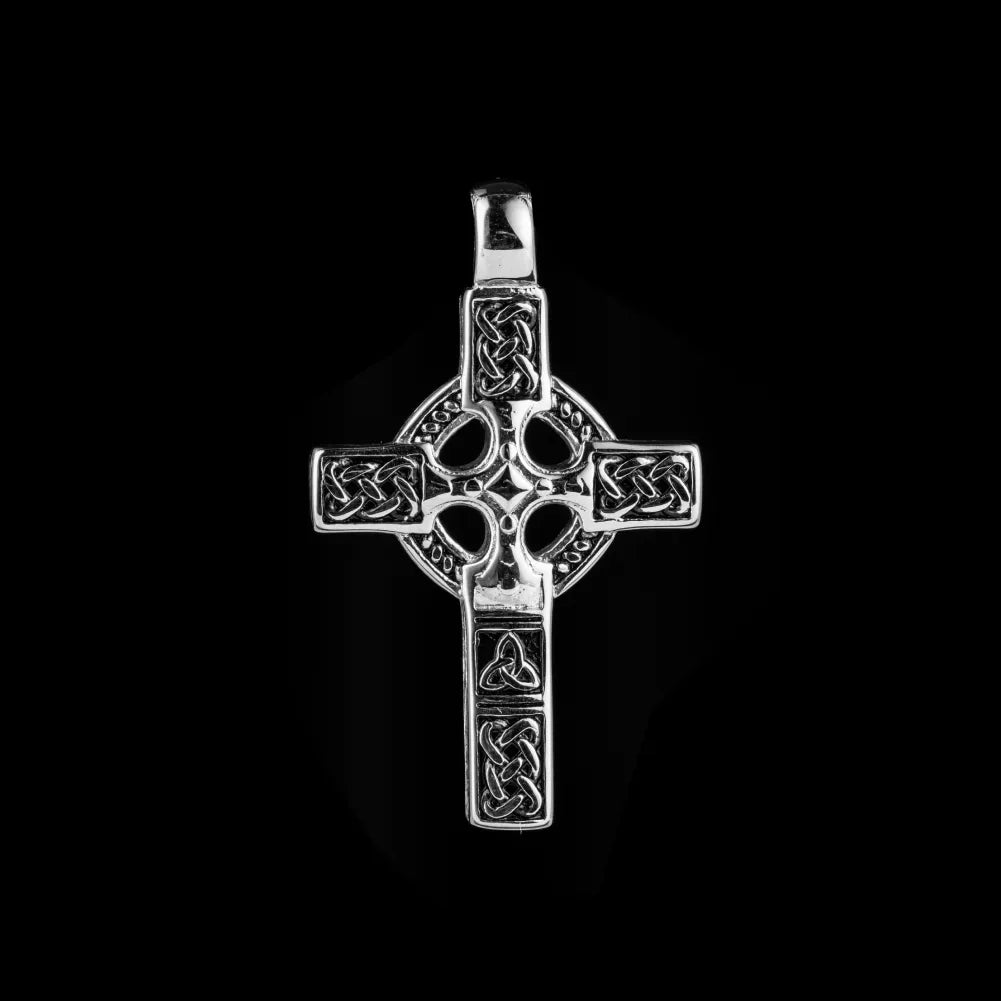 Celtic Knot Cross Pendant Details 02