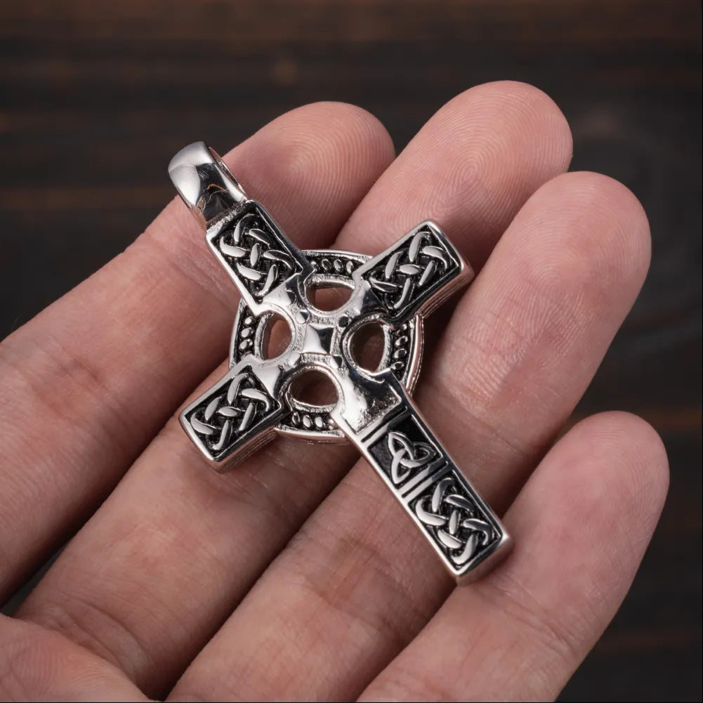 Celtic Knot Cross Pendant Details 04