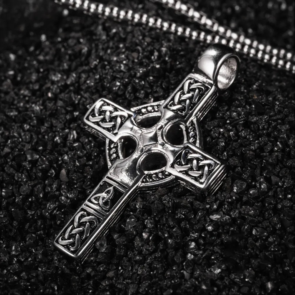Celtic Knot Cross Pendant Details 06