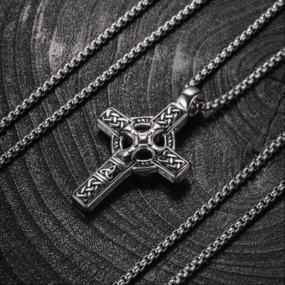 Celtic Knot Cross Pendant Details 07