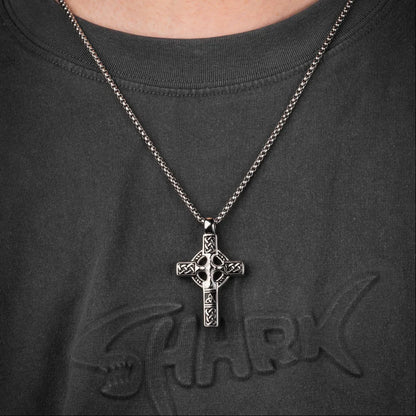 Celtic Knot Cross Pendant Details 08