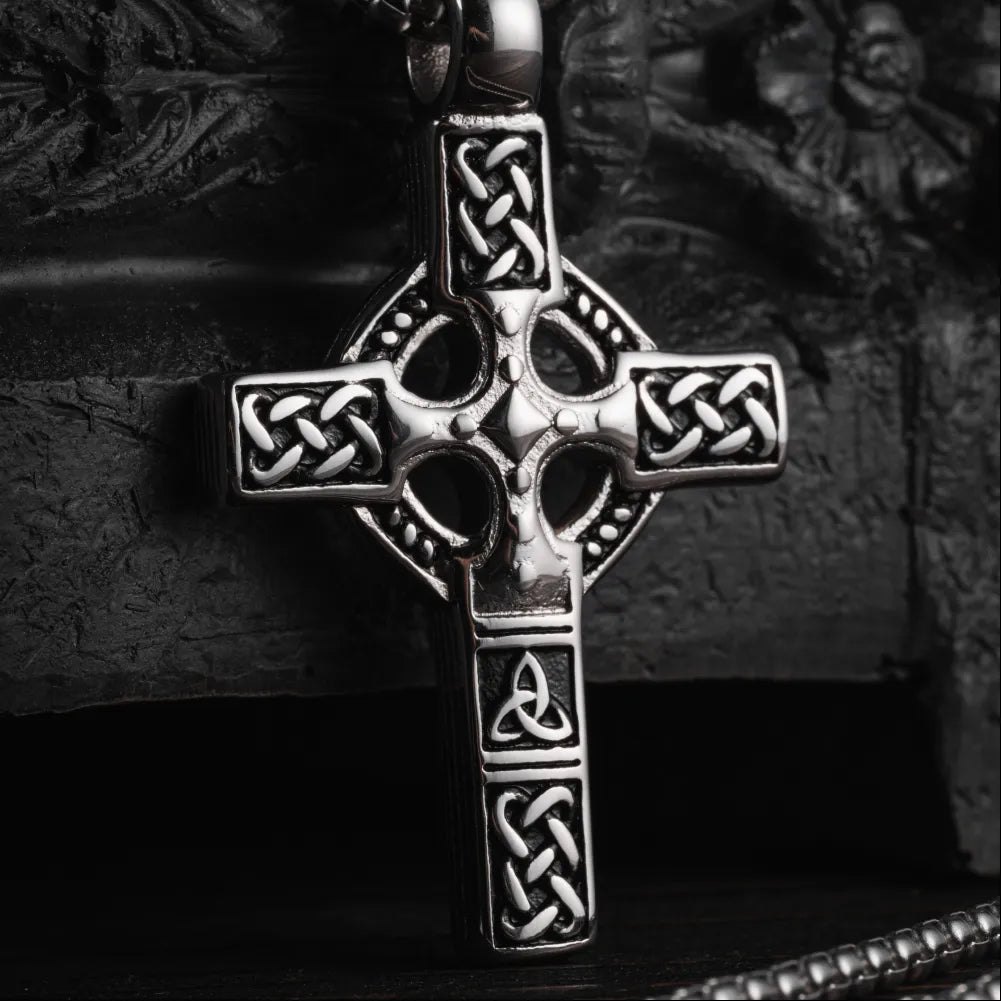 Celtic Knot Cross Pendant Details 09