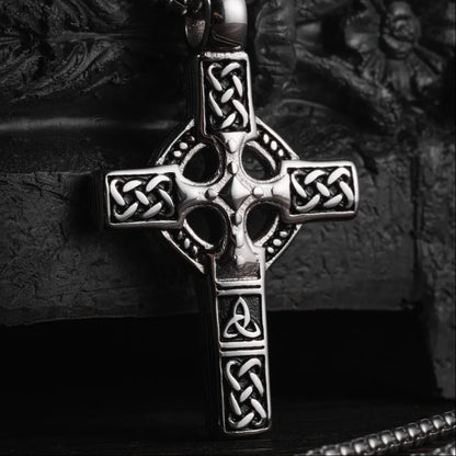 Celtic Knot Cross Pendant Details 09