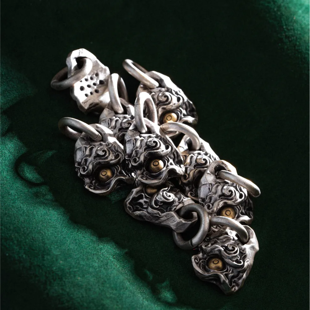 Citipati Charm Details 07