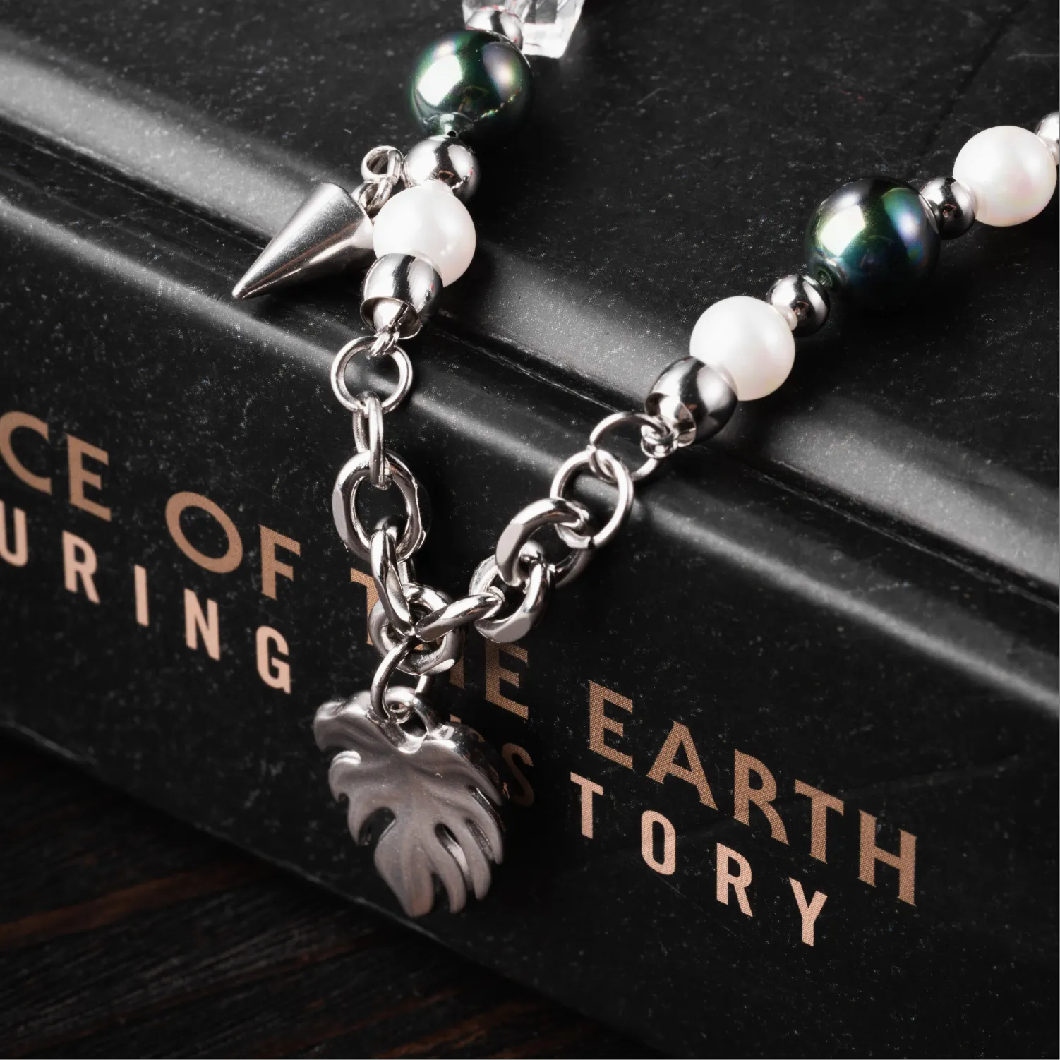 Crimson Forest Charm Necklace Details 04