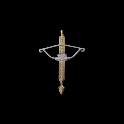 Gold Arrow Pendant Details 01