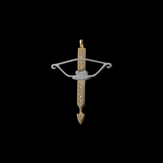 Gold Arrow Pendant Details 01