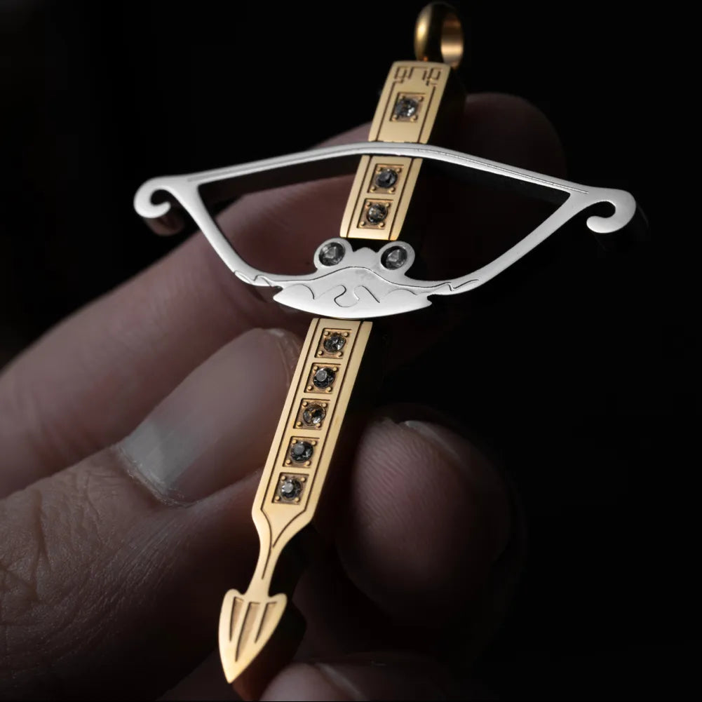 Gold Arrow Pendant Details 06