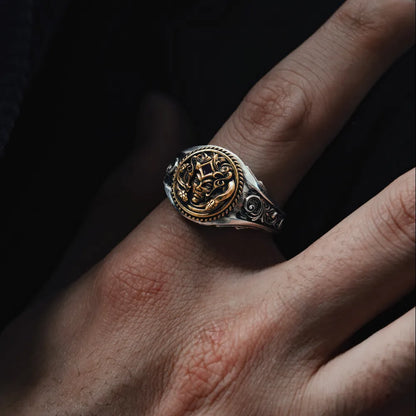 Medusa Signet Ring Details 03