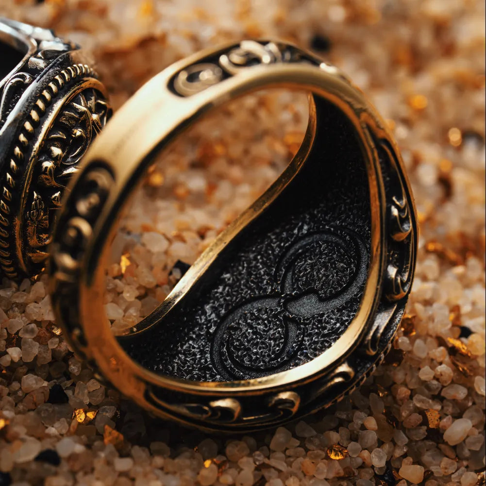 Medusa Signet Ring Details 09