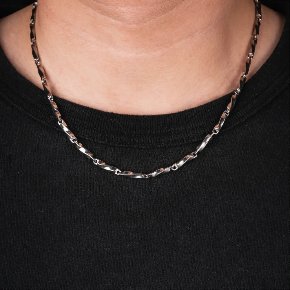 Mobius Chain Necklace Details 02
