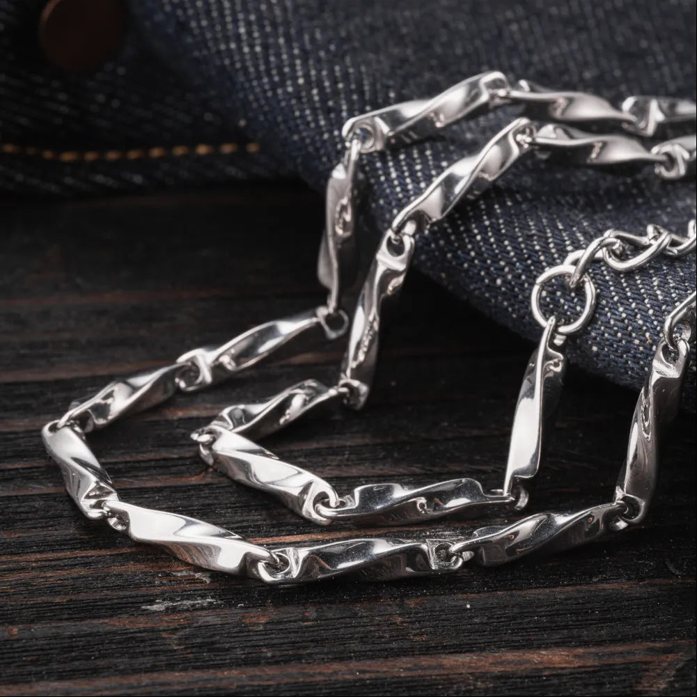 Mobius Chain Necklace Details 03