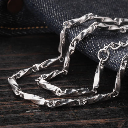 Mobius Chain Necklace Details 03