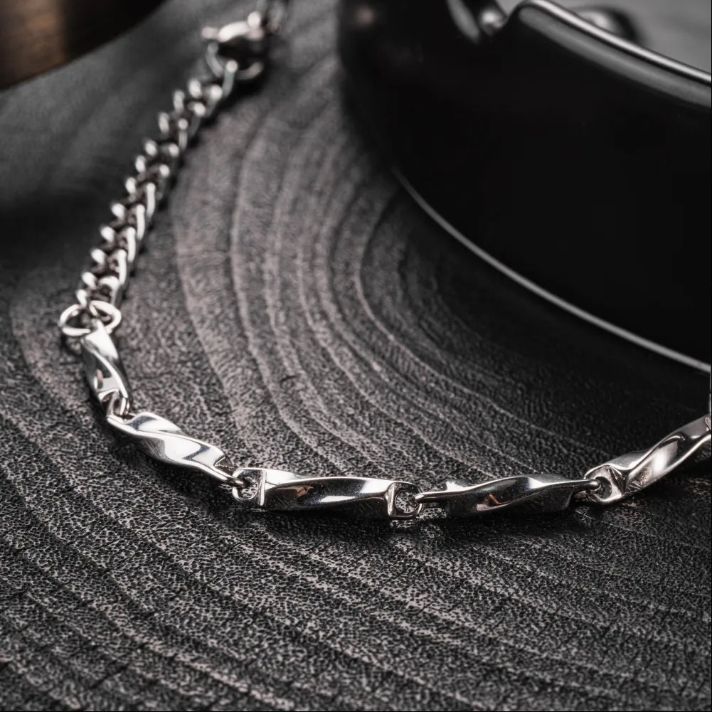 Mobius Chain Necklace Details 04