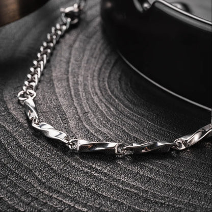 Mobius Chain Necklace Details 04